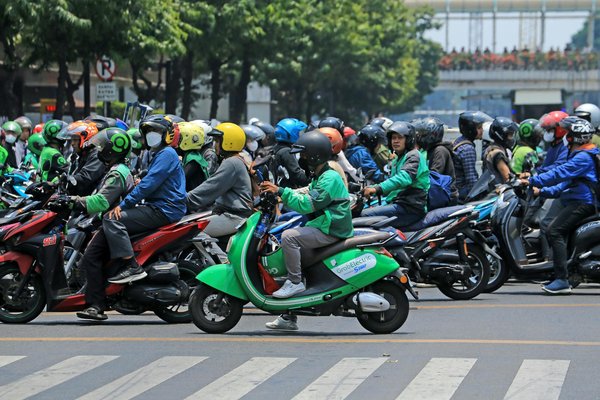 What are the advantages of regular engine diagnostics for car owners?